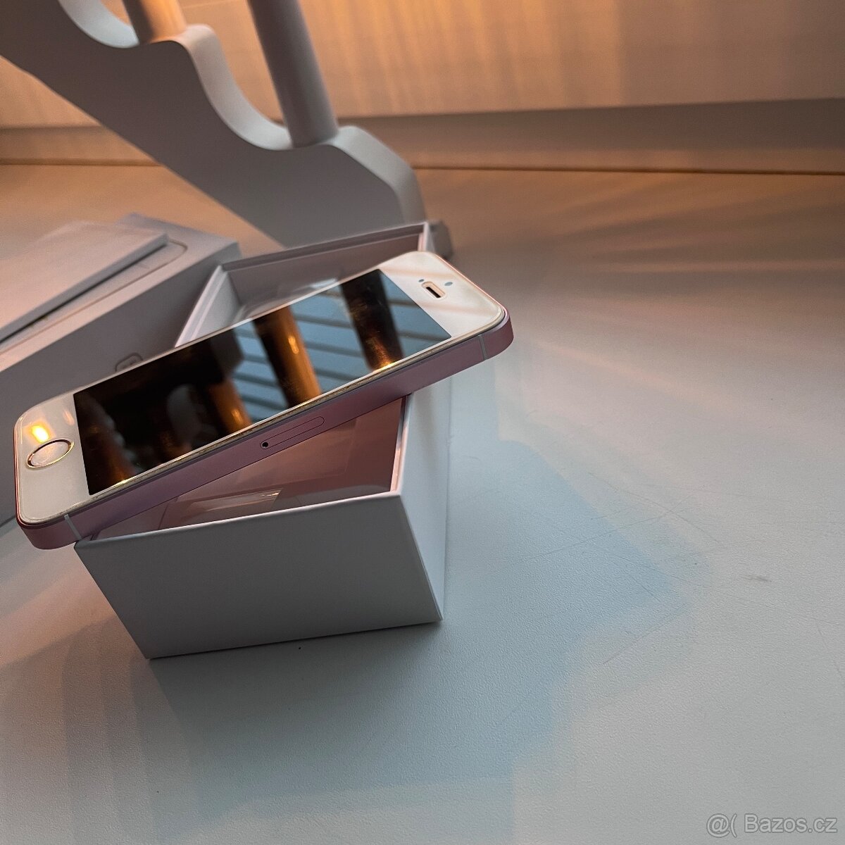IPhone SE 32 GB zlatorůžový - 7