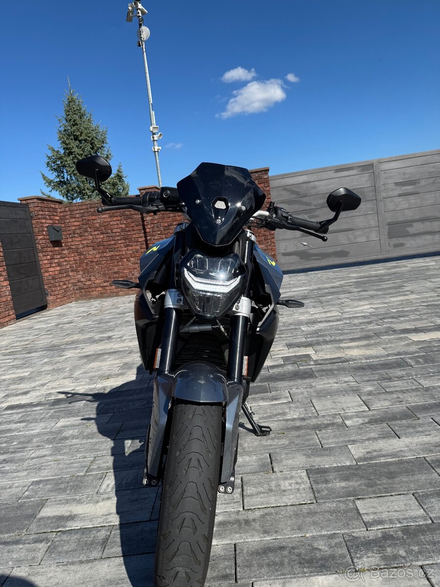 F 900 R - 7