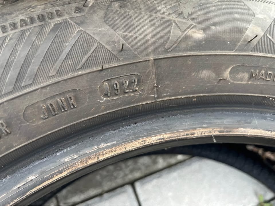 Letní pneu 215/55 r17 - 7