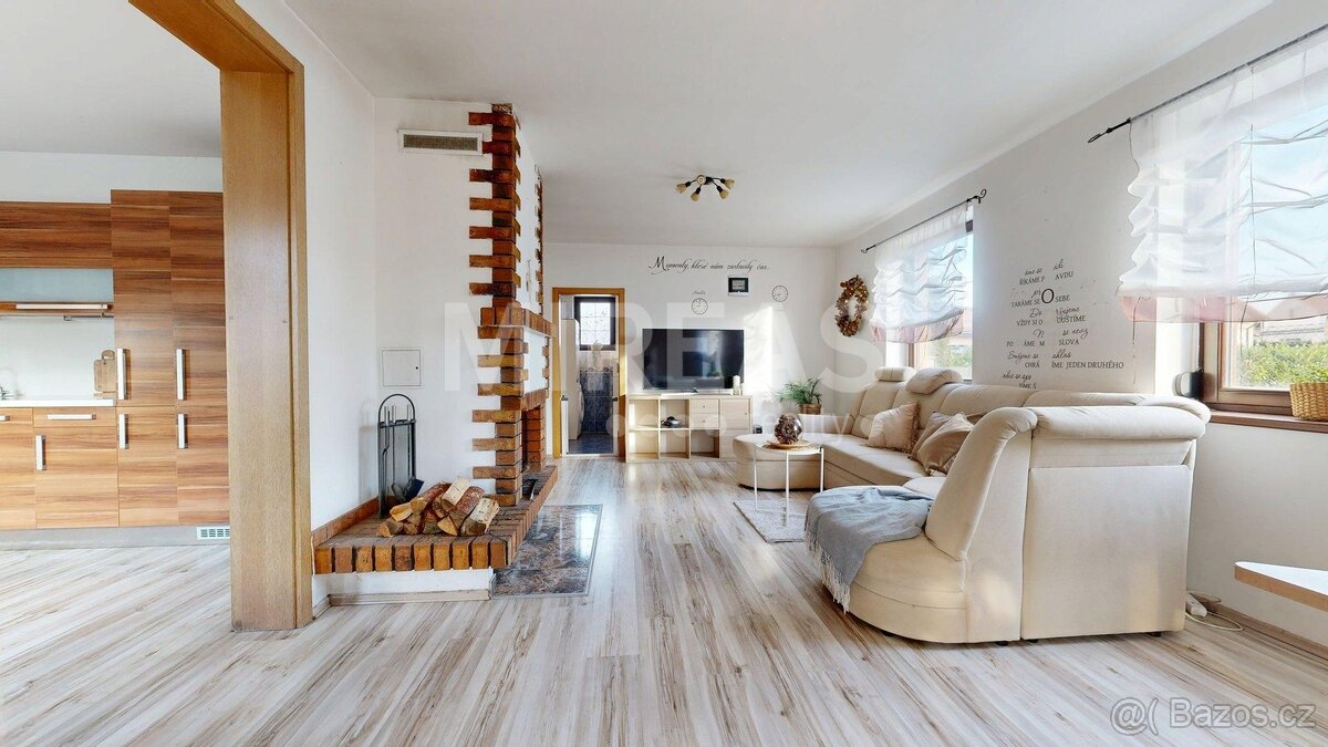 Semice, prodej rodinného domu 5+1, 157 m2 na pozemku 434 m2, - 7