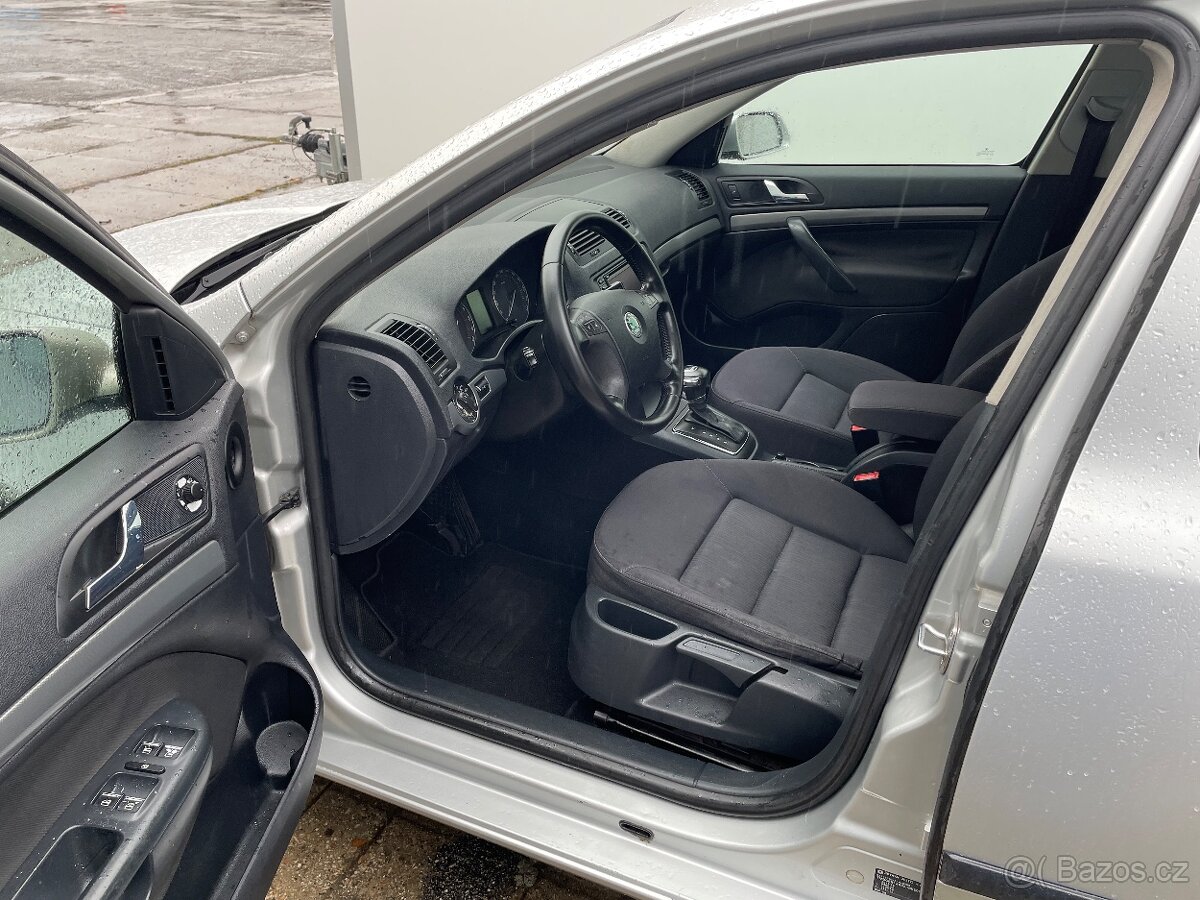 Skoda octavia 2.0 tdi 103 kw serviska - 7