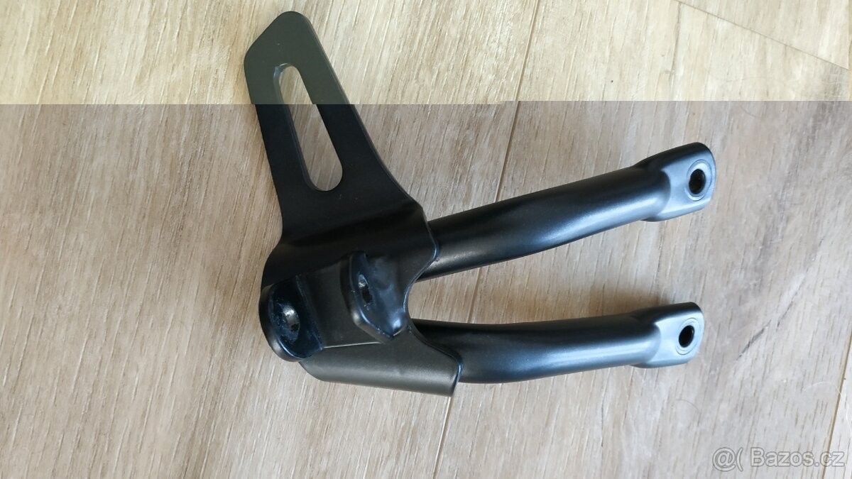 Yamaha MT03 - držák stupačky spolujezdce - 7