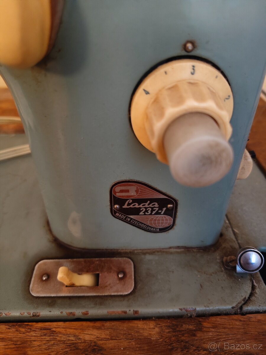 Šicí stroj Lada - 7