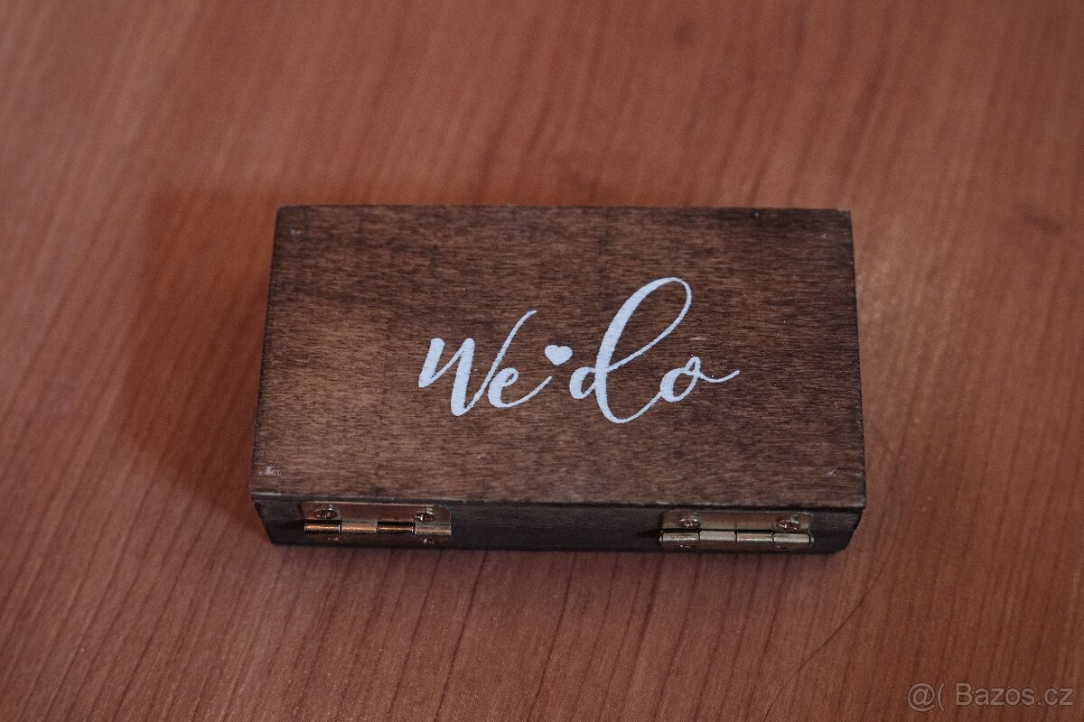 Svatební dekorace (stoly, auta, okna) + vybavení fotokoutku - 7