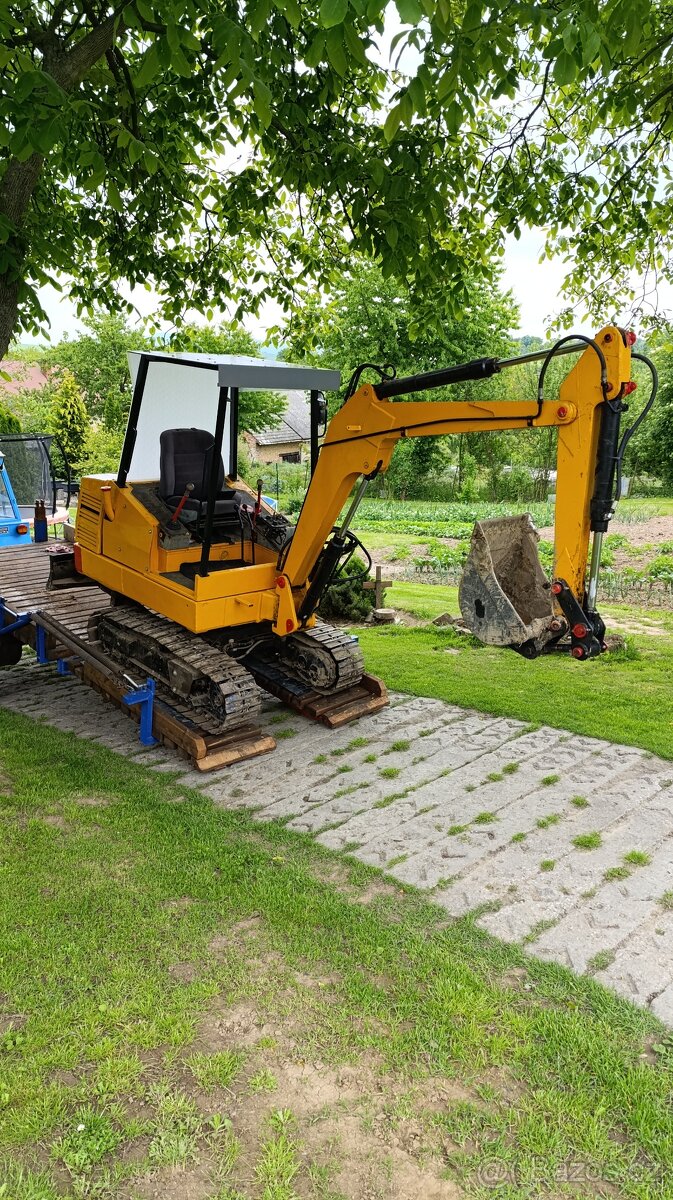 Pasovy bagr ZTS DH 0411 - 7