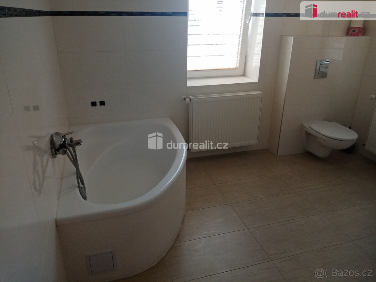 Pronájem hezkého bytu o velikosti 1+1, v rodinném domě, v Dě - 7