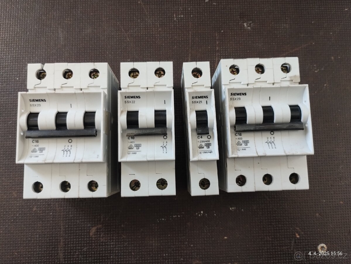 Elektroinstalační materiál - 7