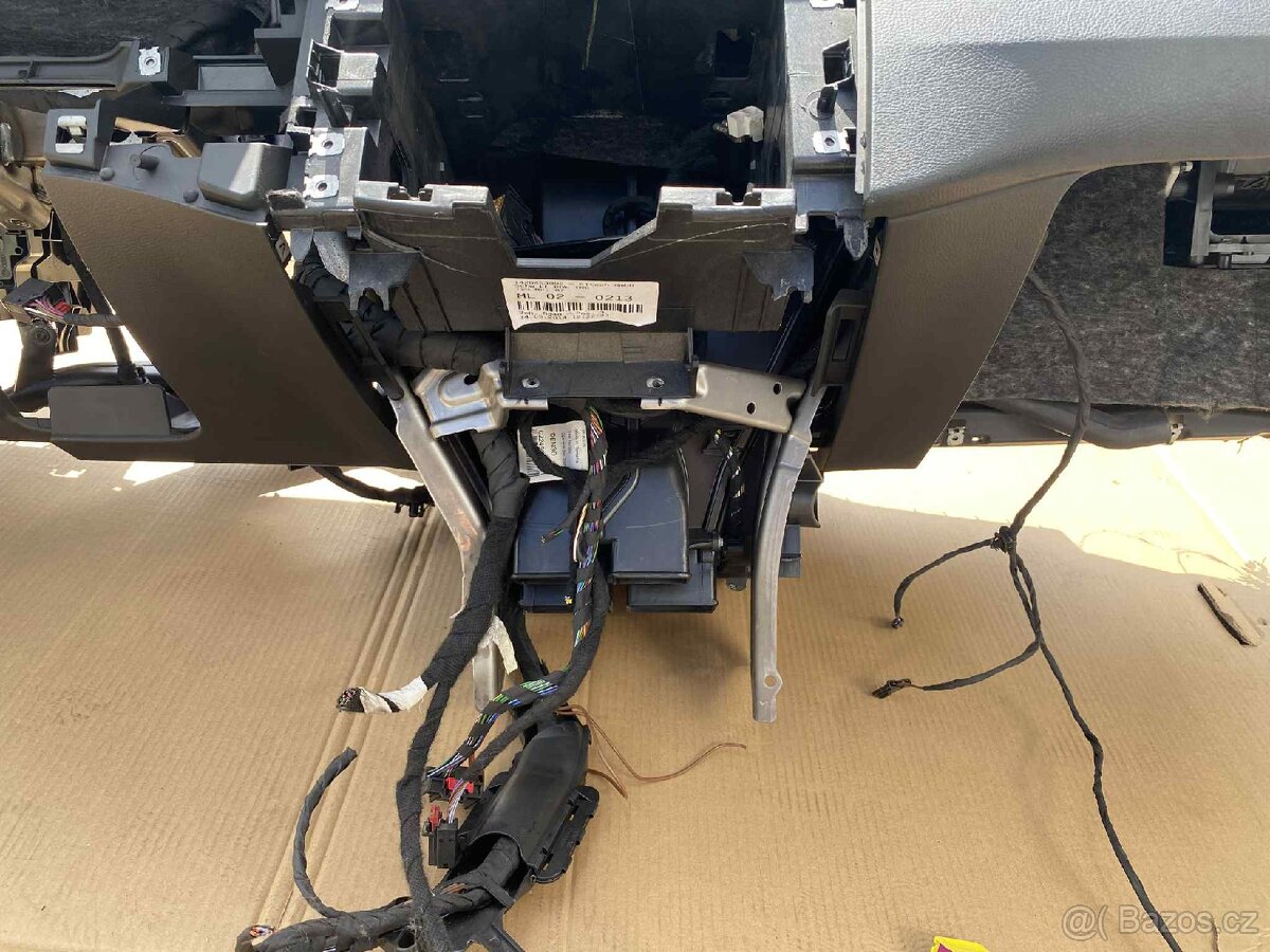 Palubní deska Volkswagen Passat B7 - 7