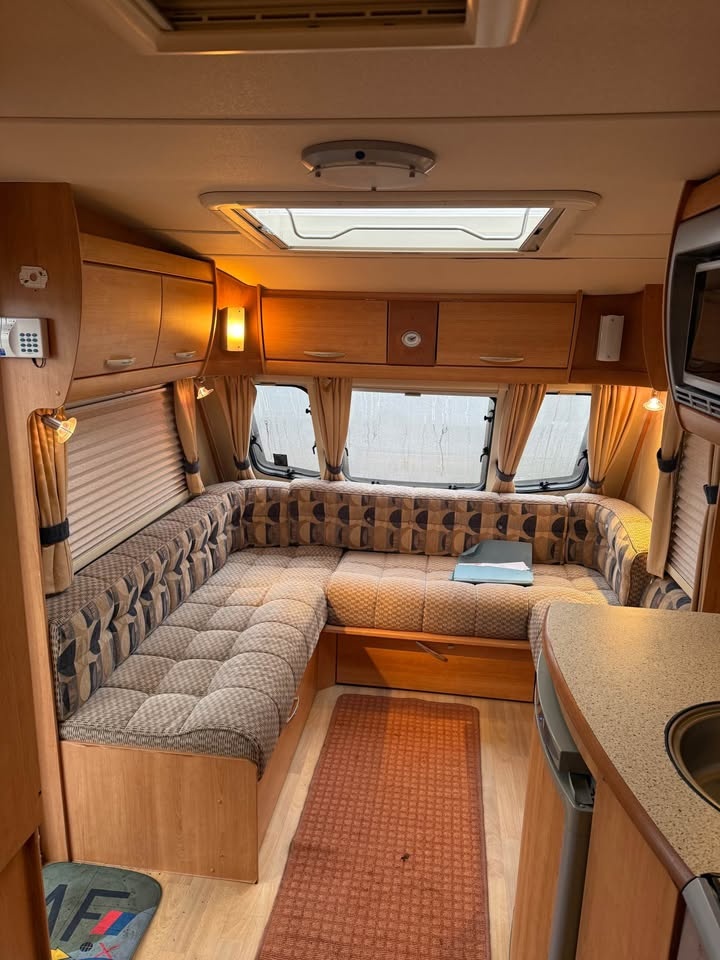 SWIFT Ace Supreme Superstar obytný KARAVAN SOLAR NOVA STK - 7