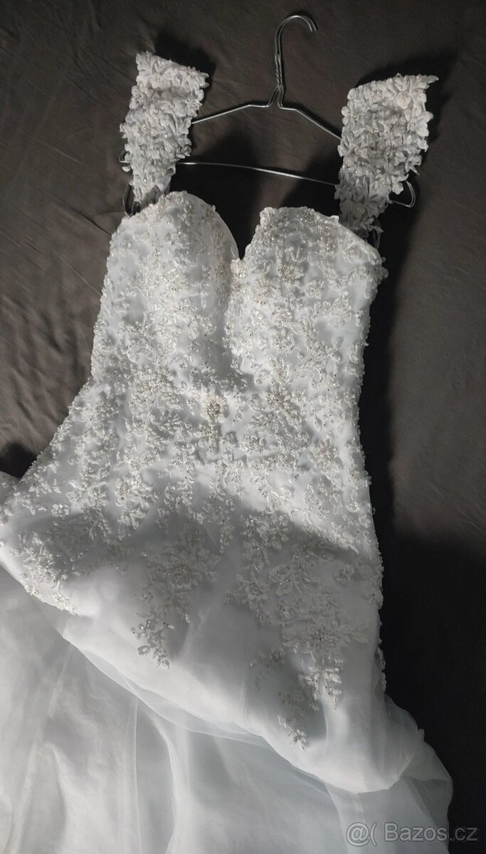 Prodám šaty vel. L - 7