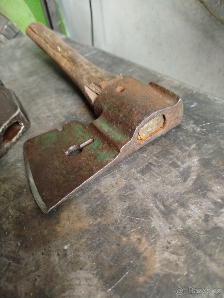 tesařské sekery - 7