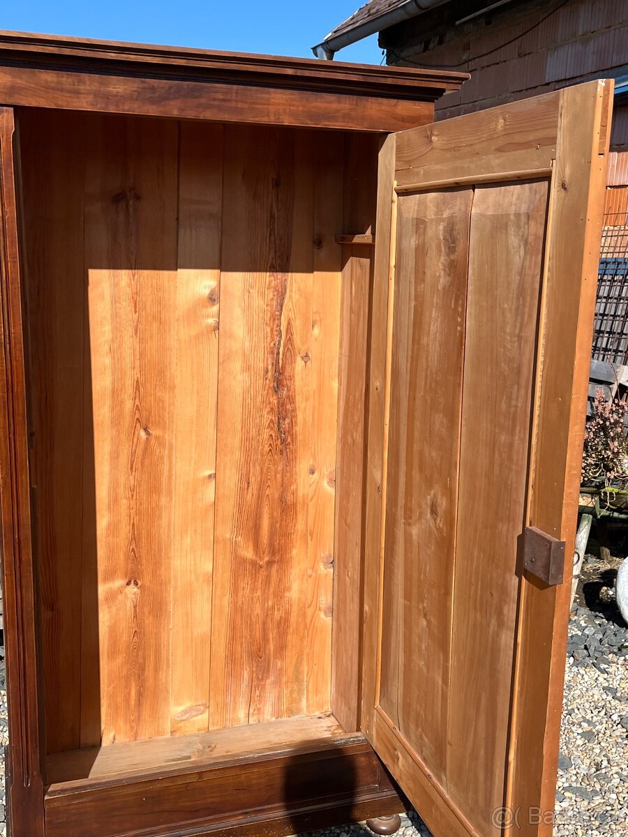 Masivní skříň - AKCE doprava - 7