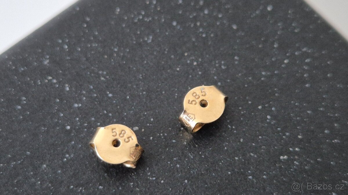 Výrazné zlaté náušnice guilloché - 7