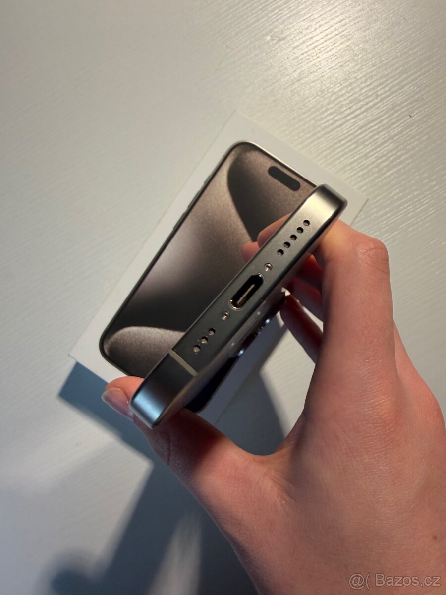 iPhone 15 Pro, TOP STAV - 7