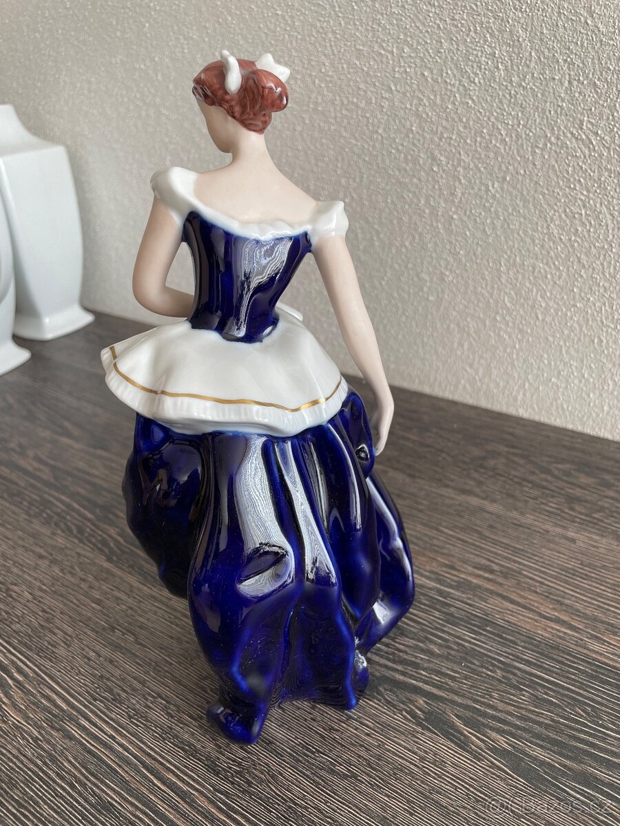 Porcelánová figura Dáma v kobaltovém Royal DUX Czechoslovaki - 7