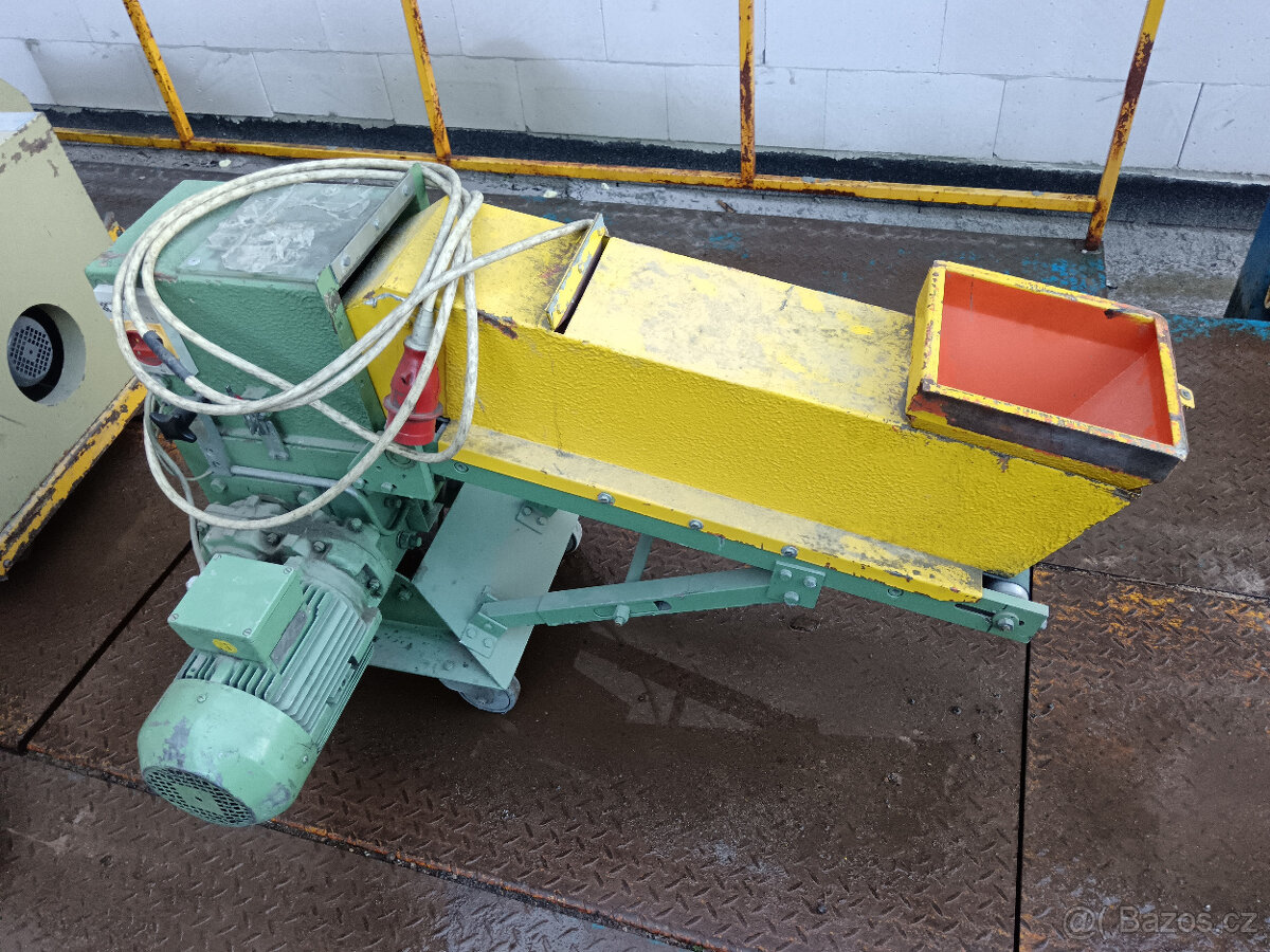 GRANULÁTOR COLOTRONIC M 200L S PODÁVACÍM PÁSEM - 7