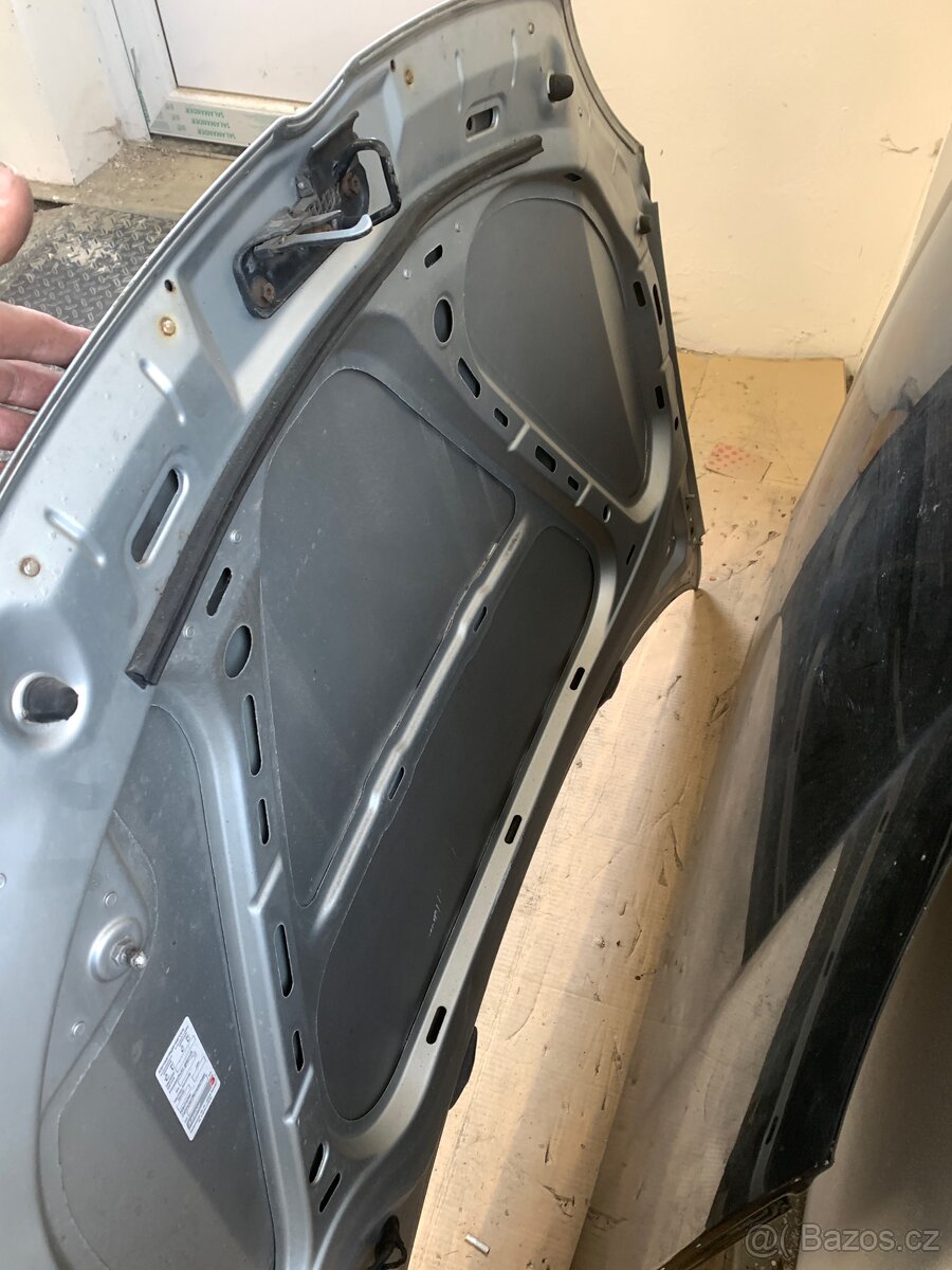 VW Golf 5, kapota - 7