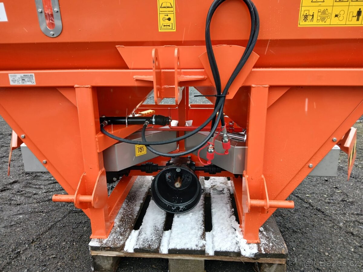 Rozmetadlo písku soli 1000 l - 7