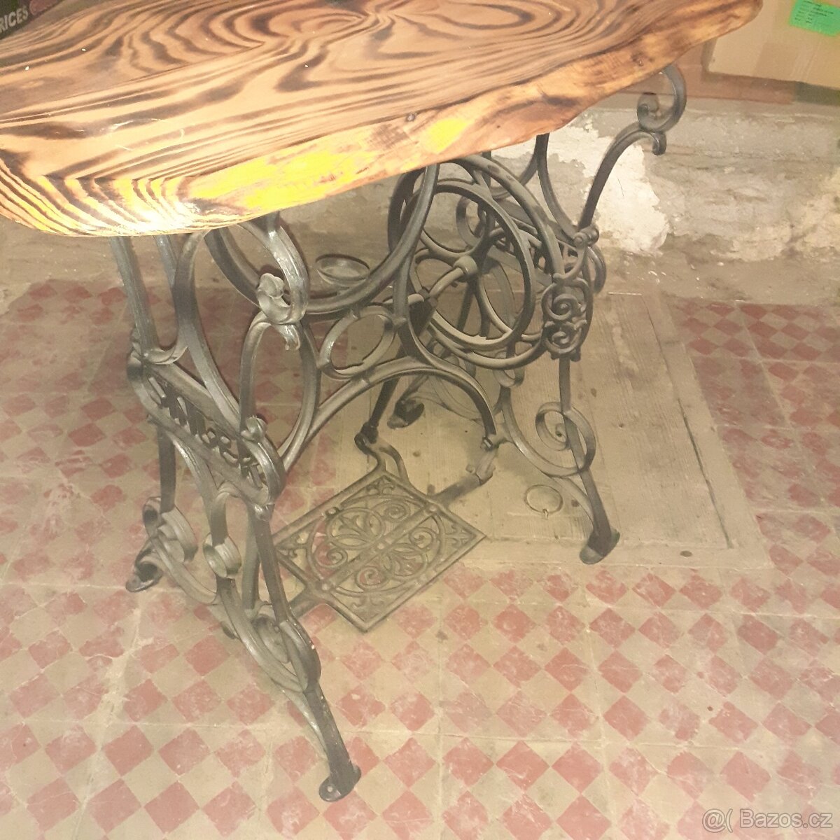 Stolek ze šicího stroje - 7