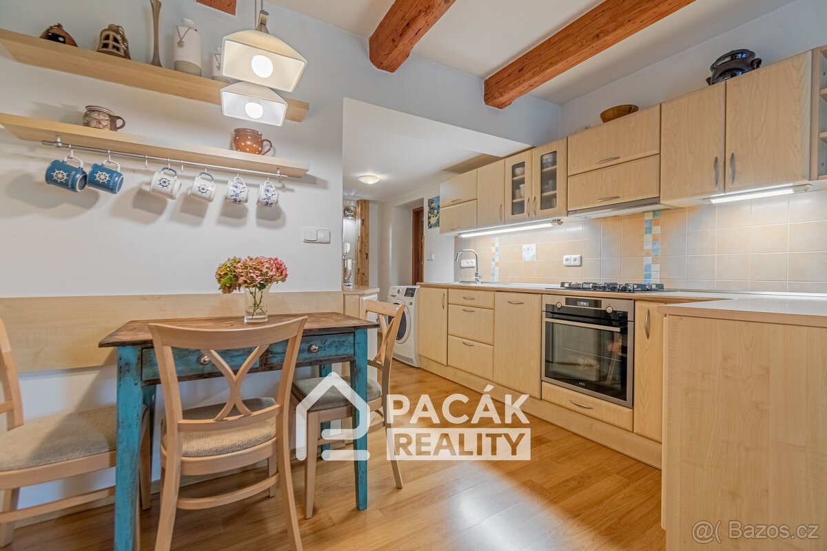 Prodej zrekonstruovaného rodinného domu o dvou bytových jedn - 7