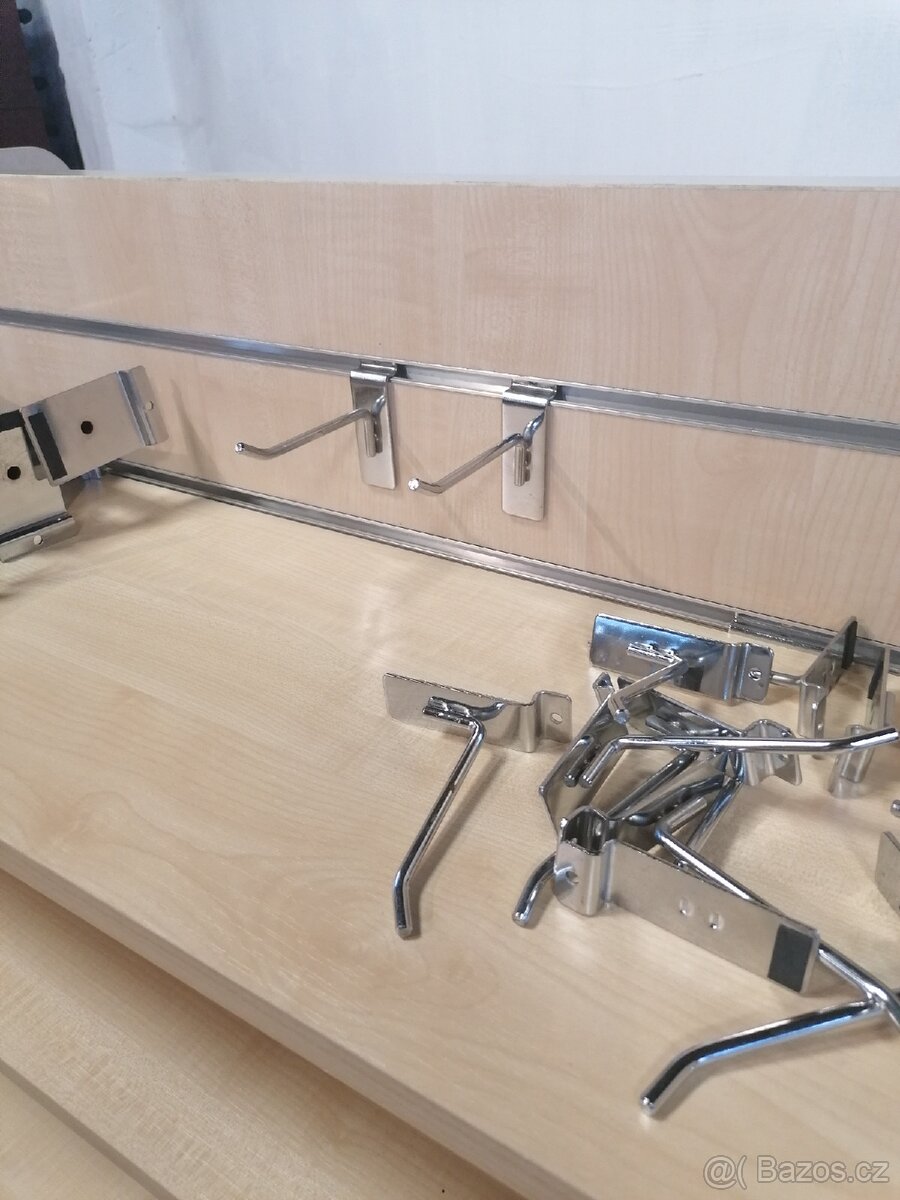 Prodejní 4 straný regál na kolečkách - 7