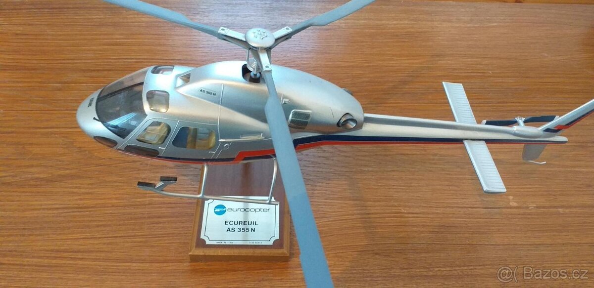 Prodám stolní model vrtulníků AS350 1/30 - 7