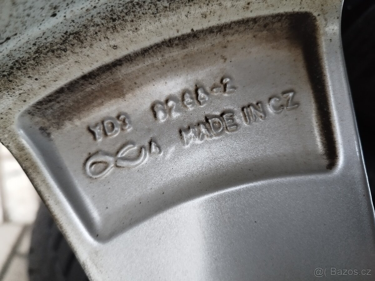 Originál ALU Škoda se zimními pneu 215/65R17 - 7