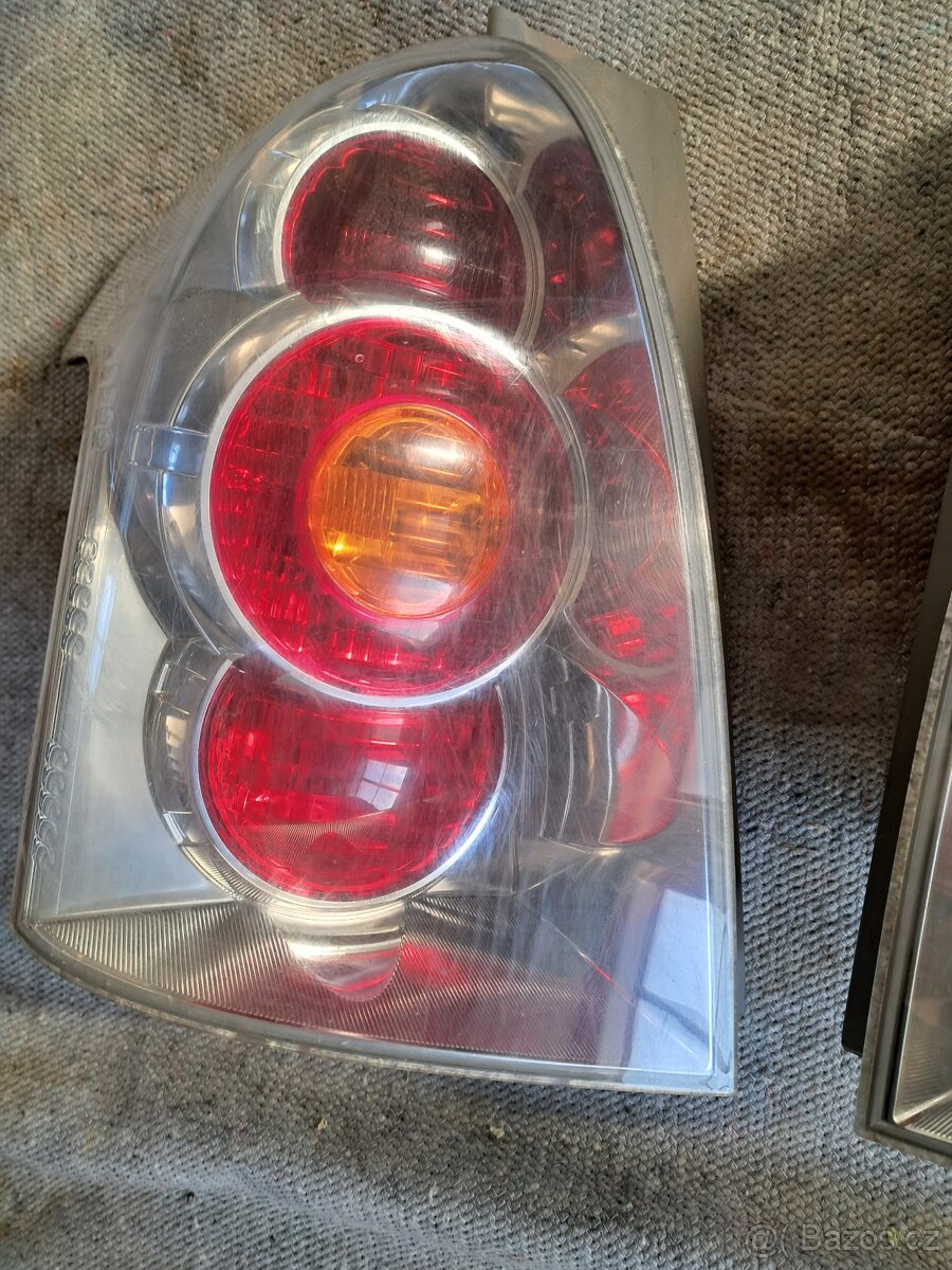 Toyota Corolla Verso originál přední, zadní světla - 7