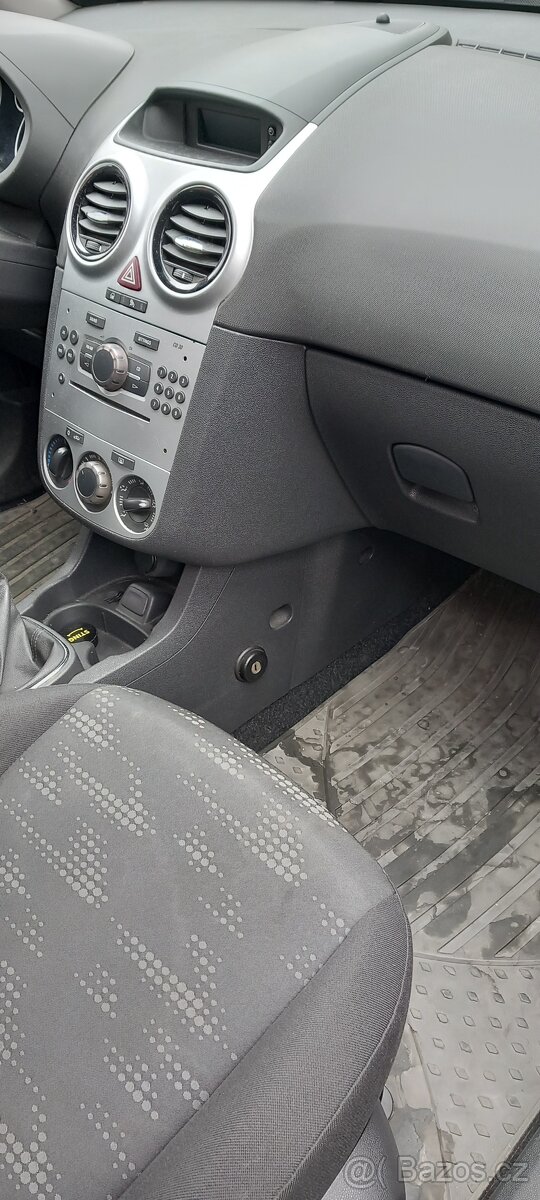 Opel Corsa D 1,2 - 7