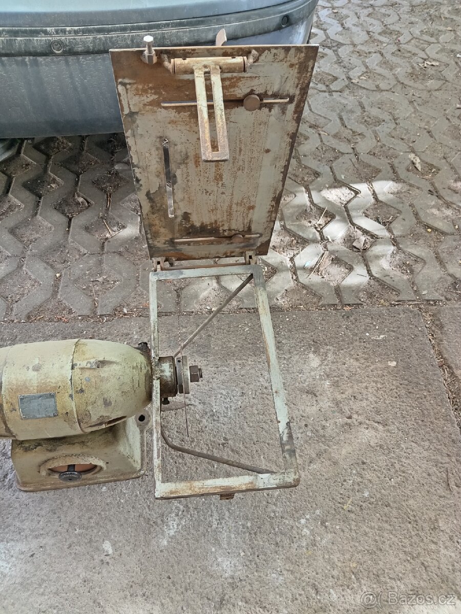 Stolní bruska s pilou MEZ Brno - 7