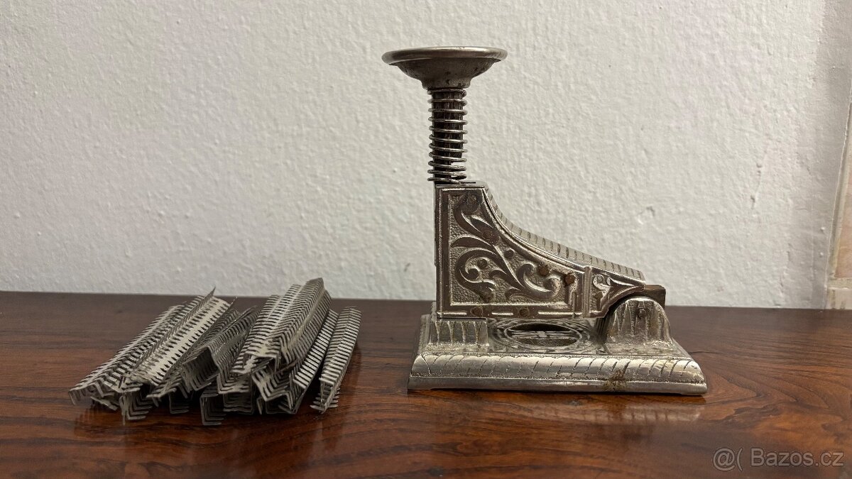 Zdobená Sešívačka - Historismus - 7