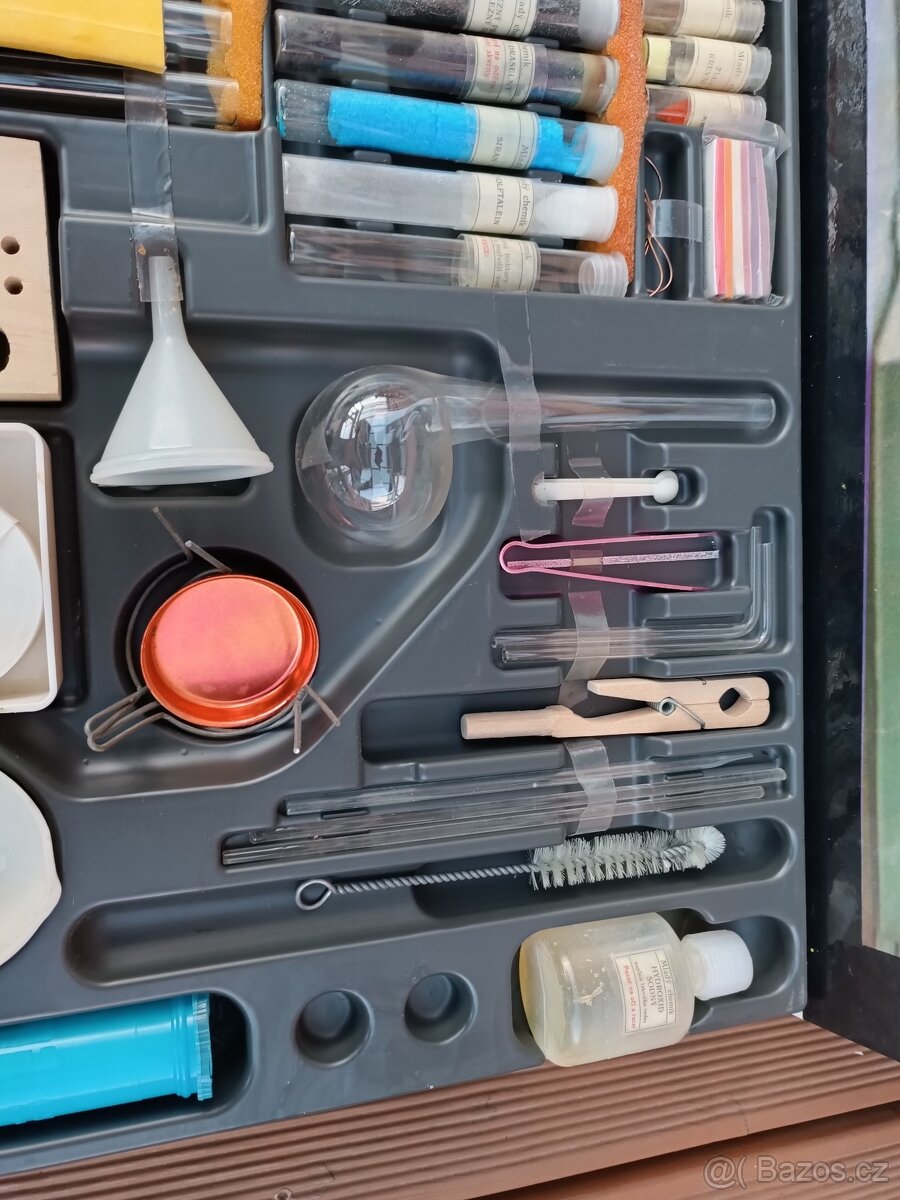 chemická sada mladý chemik Původní komplet. - 7