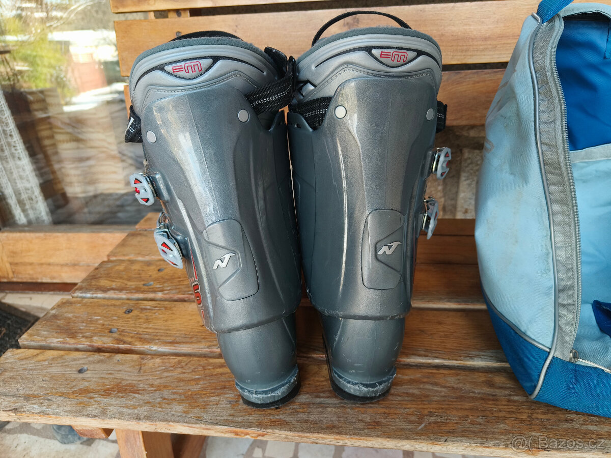 Prodám velmi zachovalou lyžařskou soupravu použitou tak 4x - 7