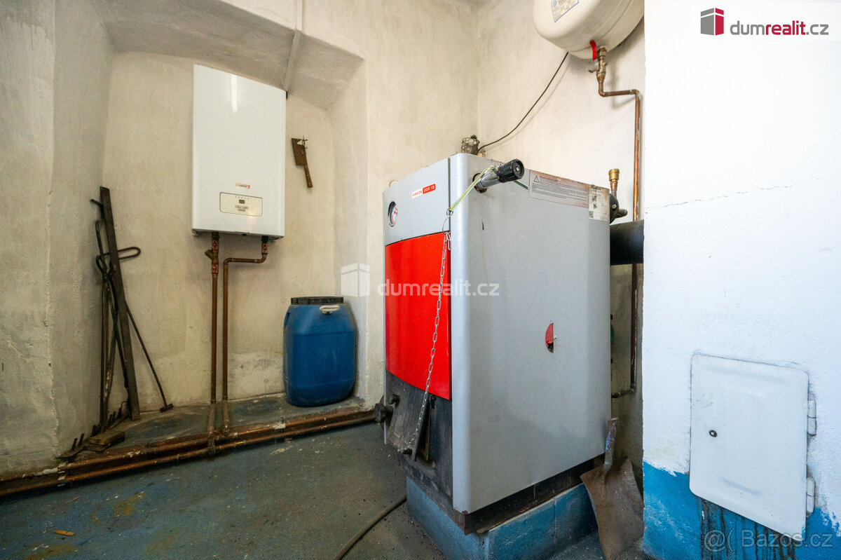 K prodeji, rodinný dům s garážemi, chlévy, stodolou, sýpkou - 7