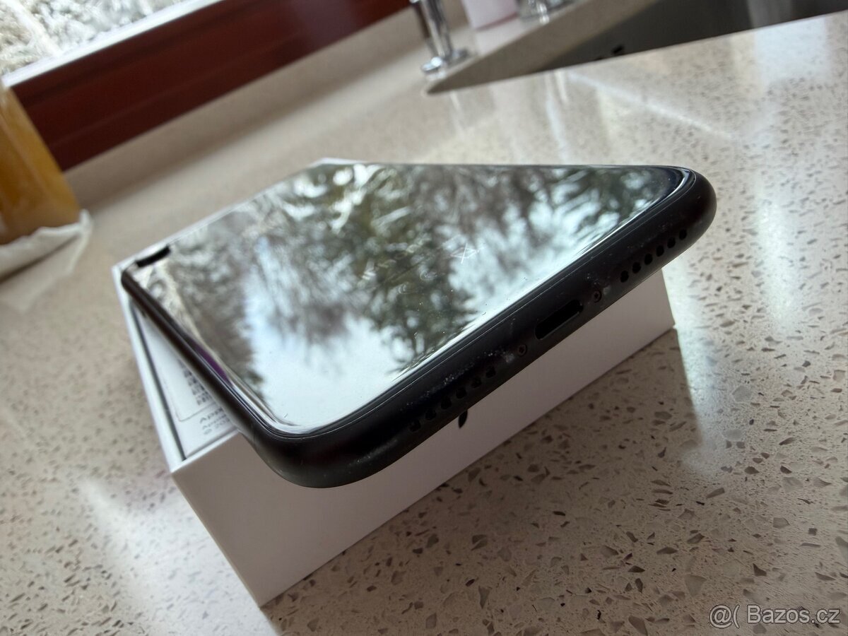 Apple iPhone XR 128GB - 7