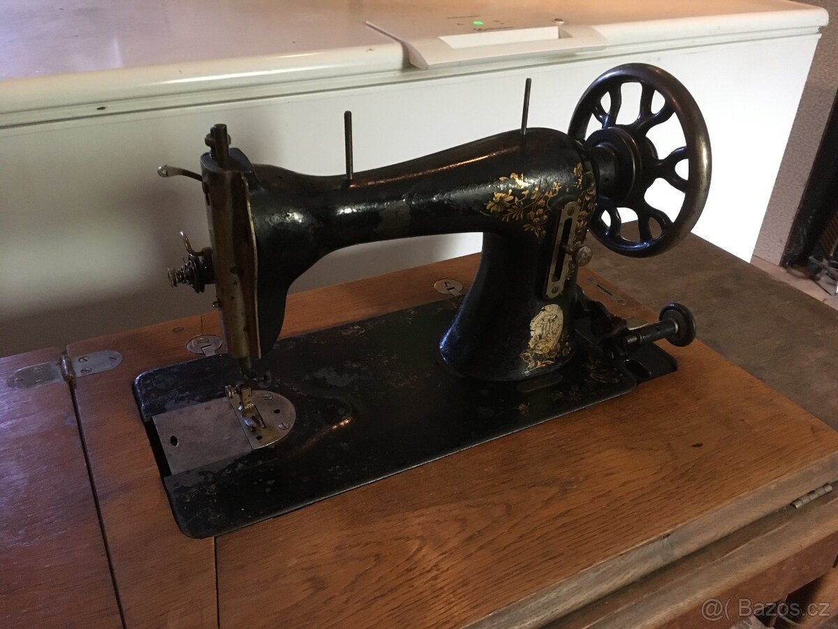 Starý šicí stroj - 7