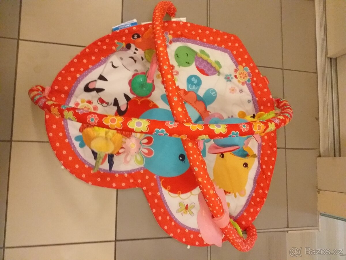 Hrací podložka s hrazdičkou ve tvaru srdíčka - 7