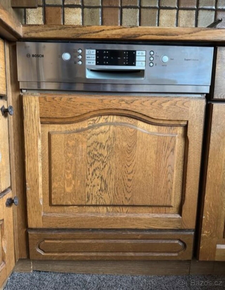 Dubová rustikální linka včetně spotřebičů, 5045 - 7