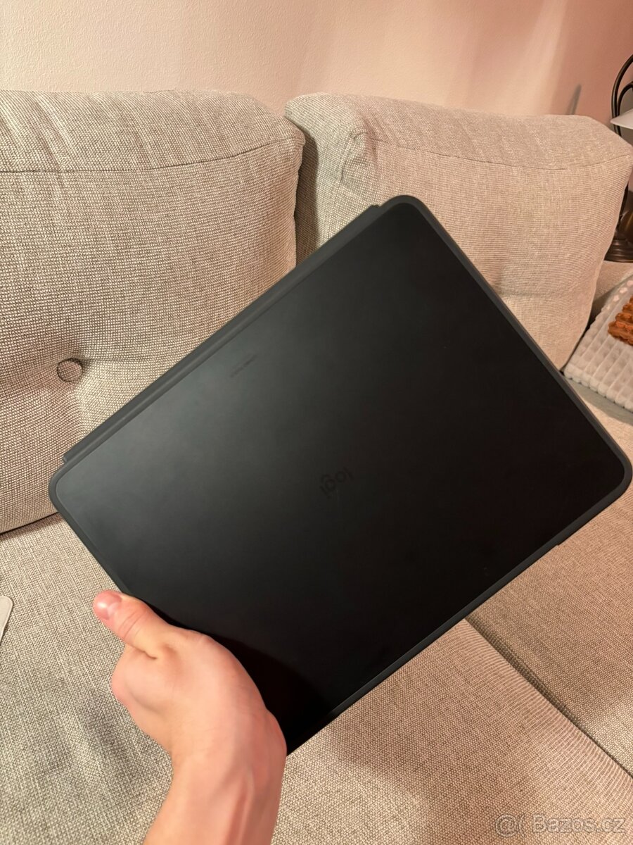 iPad Pro 13" (2024, M4) Cellular, 256 GB + Logitech Combo T - 7