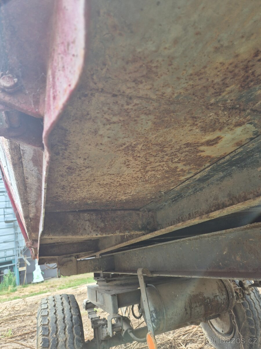 Traktorová sklápěcí vlečka 6t - 7