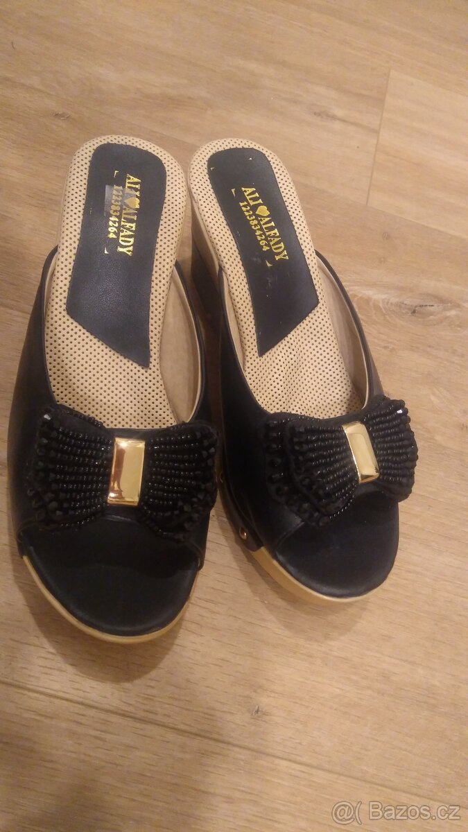 Nové sandály na klínku - 7