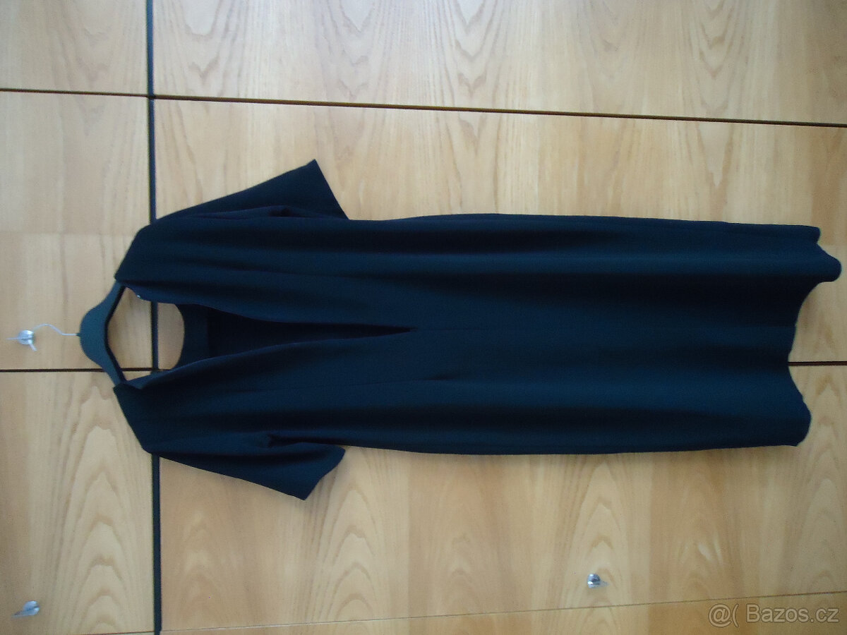 Pouzdrové dámské šaty - 7