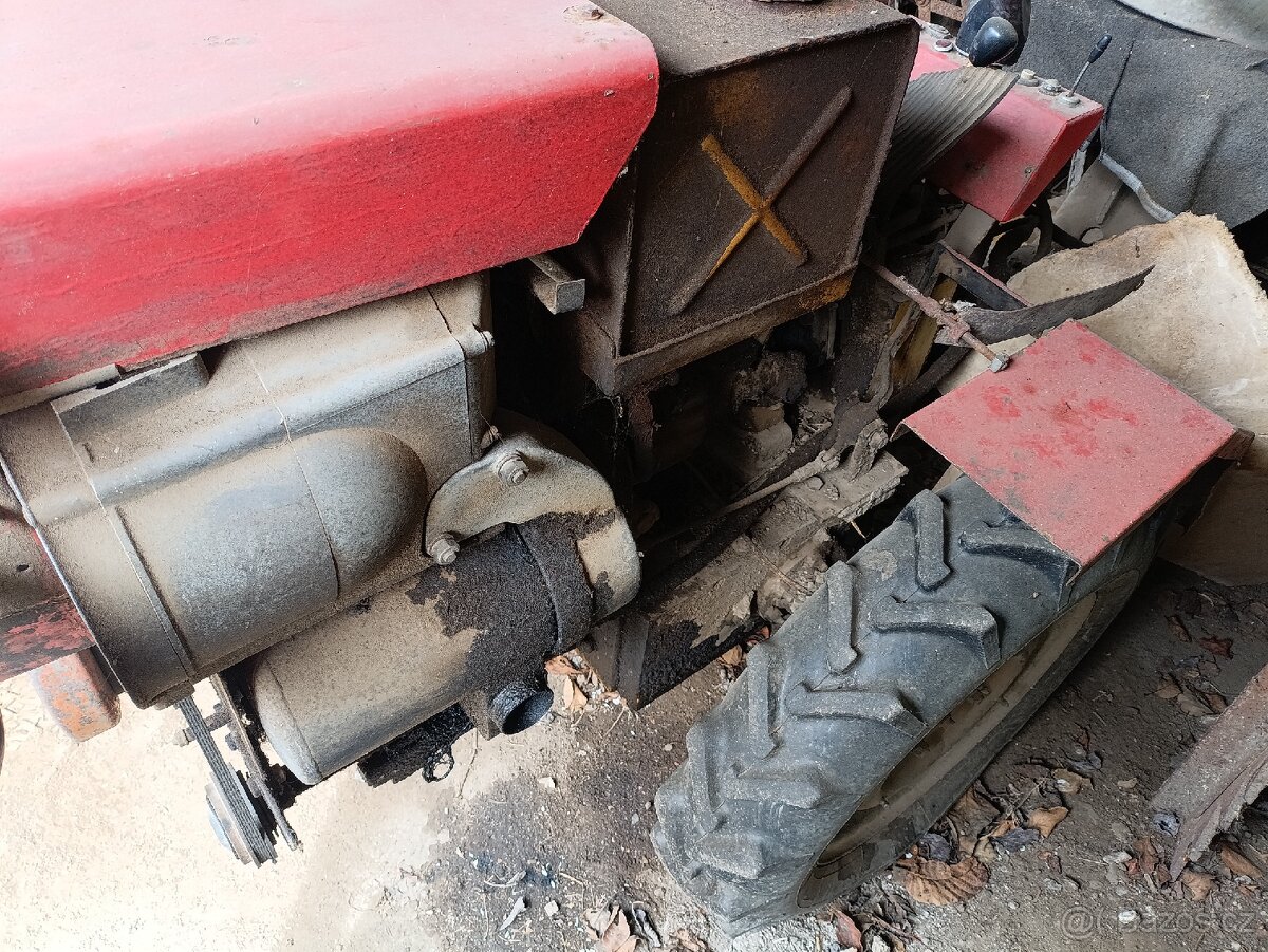 Prodám malotraktor 4 x 4, motor TK - 7