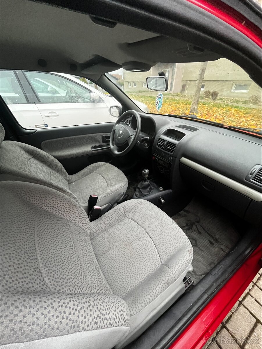 Renault Clio - 7