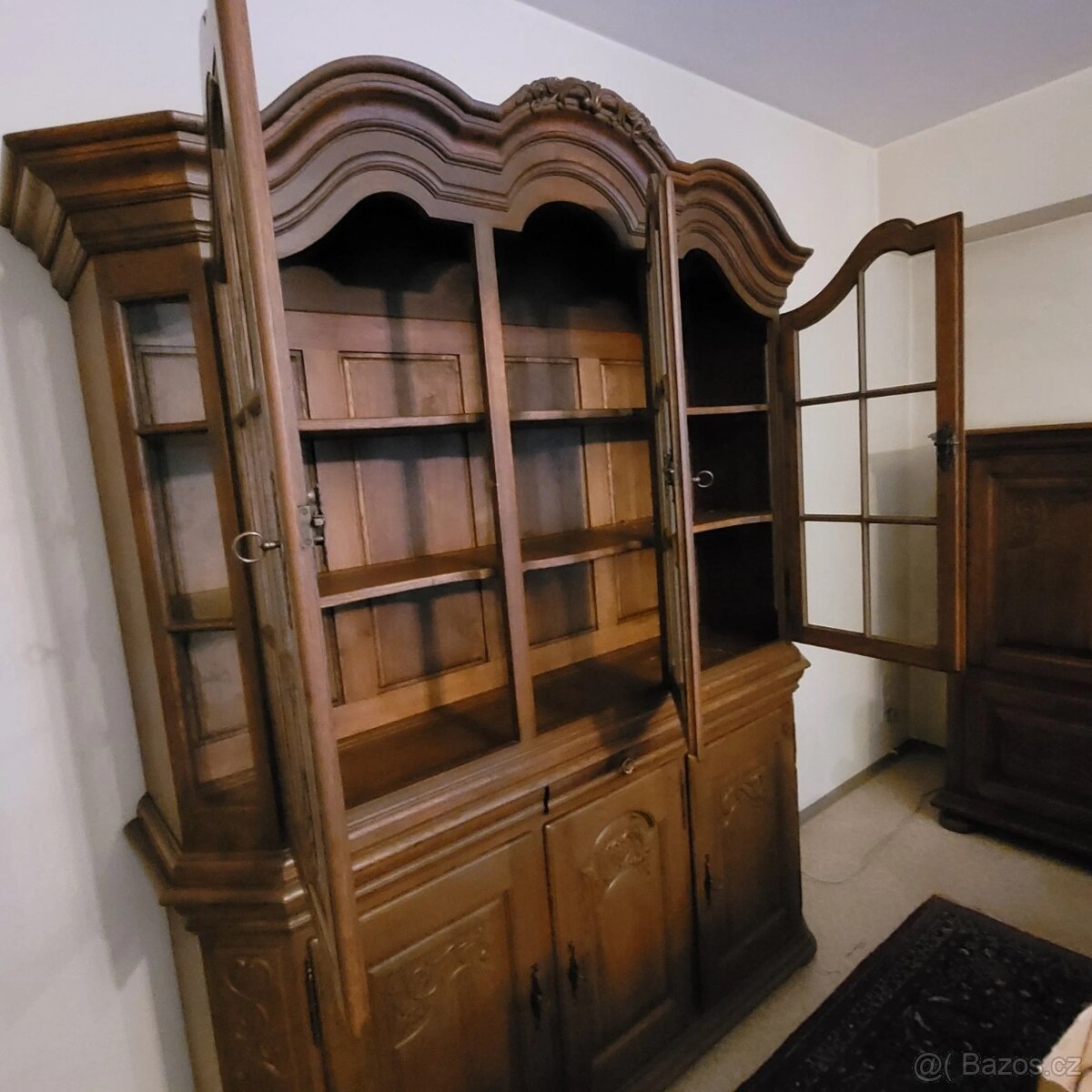 Masivní dubová vitrína - 7