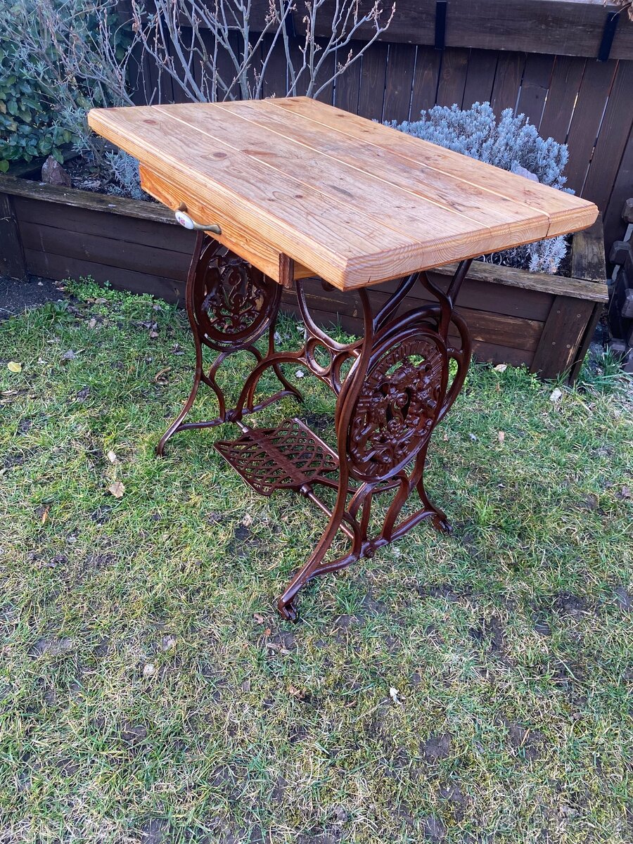 Stolek ze šicího stroje - 7