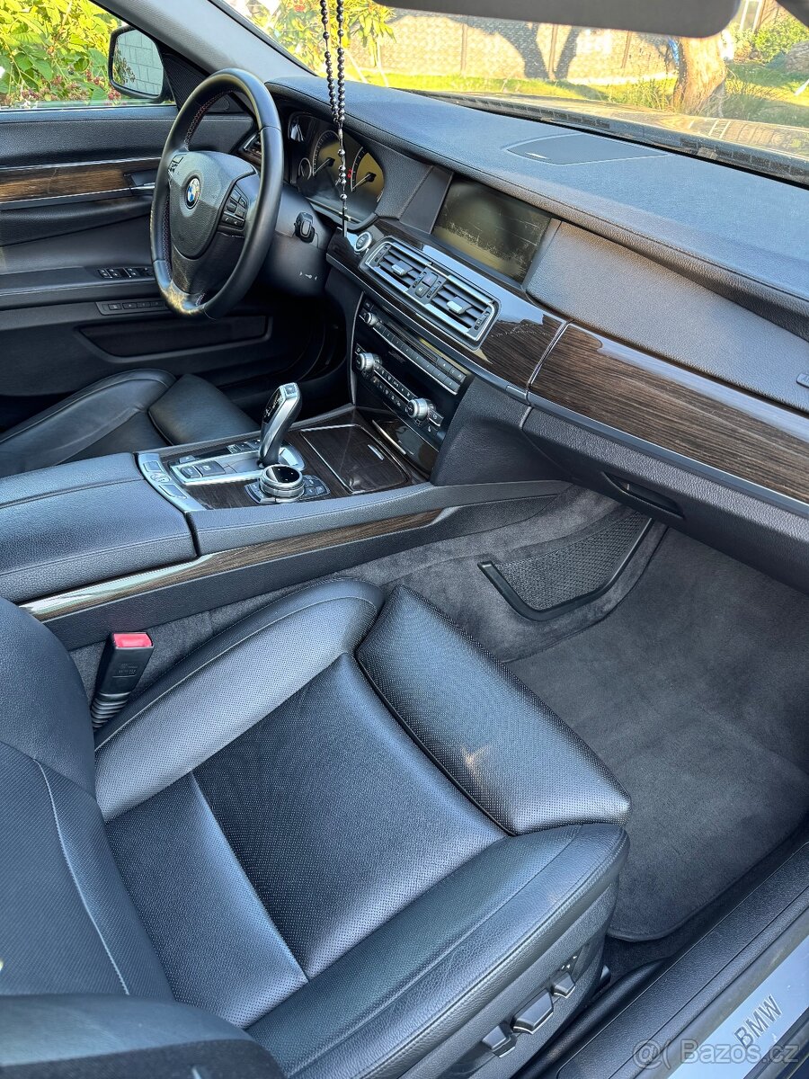 BMW 750i F01 - 7
