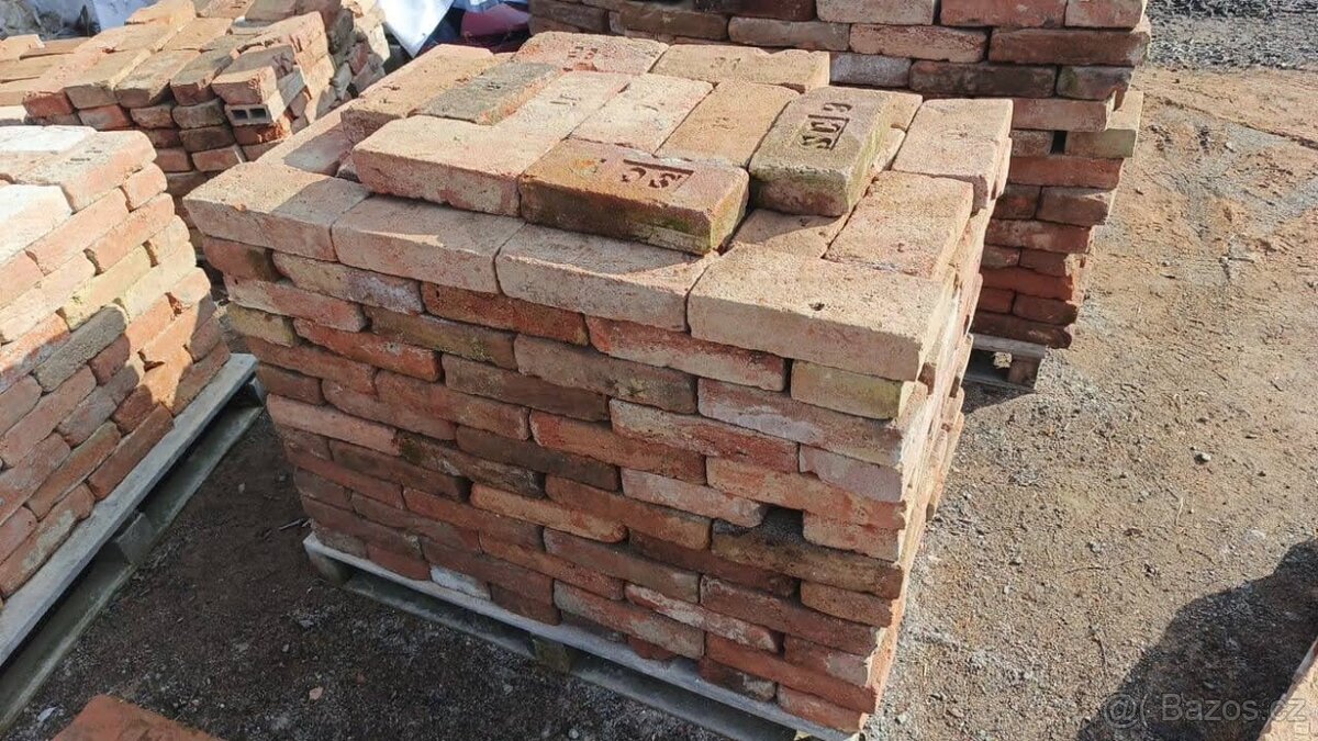Staré pálené cihly ruční značené "A+B" - 7