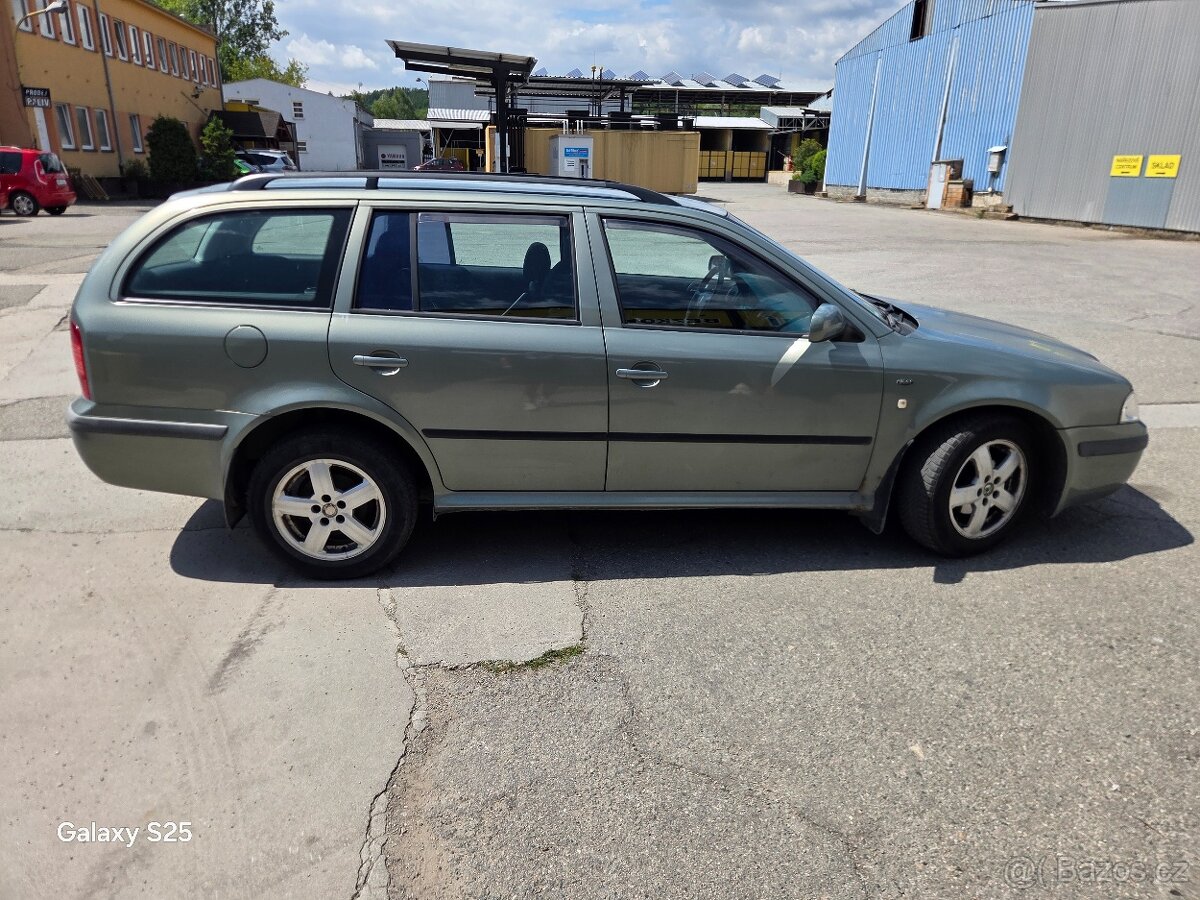 Octavia Combi 1.6 75kw r.v.02 vybava - 7