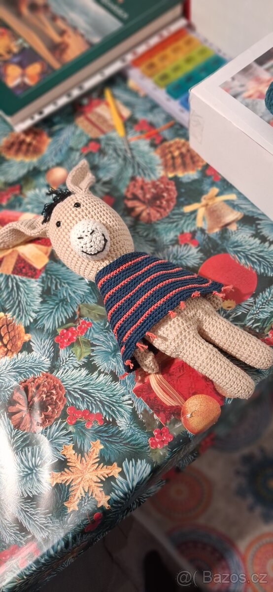 Háčkovaný oslík s háčkovanou dečkou - 7